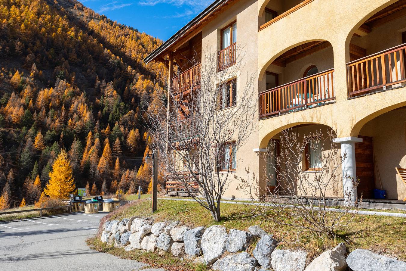 Apartamento entero, Apartamento 'Les Granges - Vista Panorámica' con vistas a las montañas, piscina compartida y balcón in Arvieux, Queyras