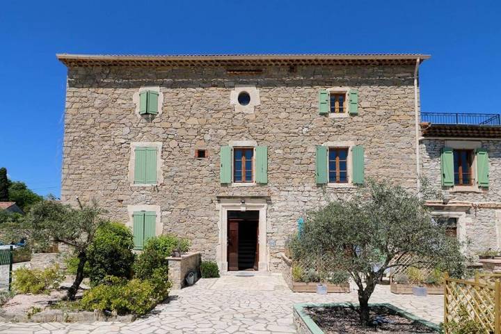 Gîte pour 4 personnes, avec Piscine à Canaules-et-Argentières