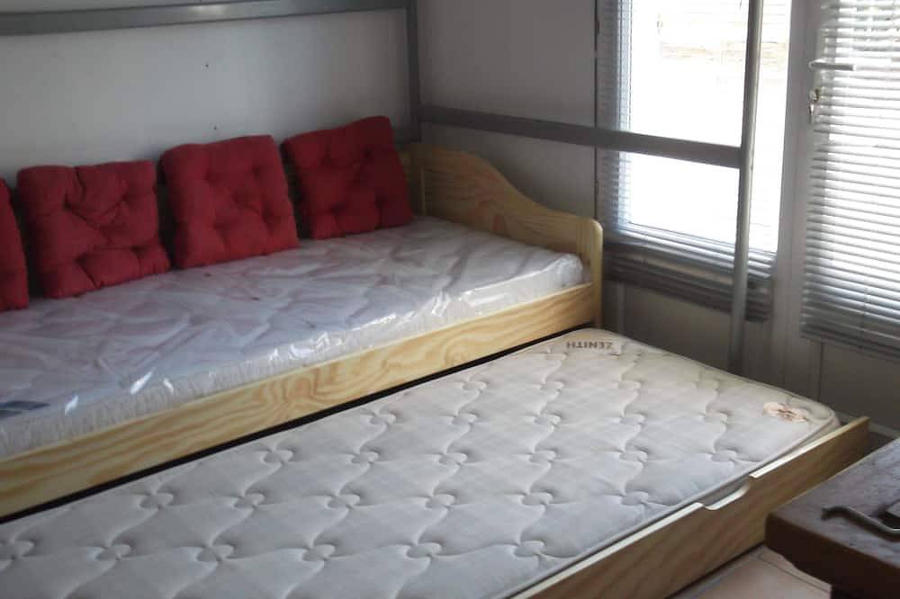 Entire apartment, Gîte en Provence - Medieval village, near Verdon. in Montfort-sur-Argens, Brignoles region