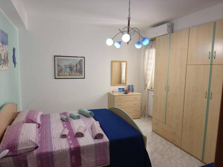 Location de vacances pour 3 personnes, avec Balcon et Terrasse ainsi que Jardin et Vue à Piraino