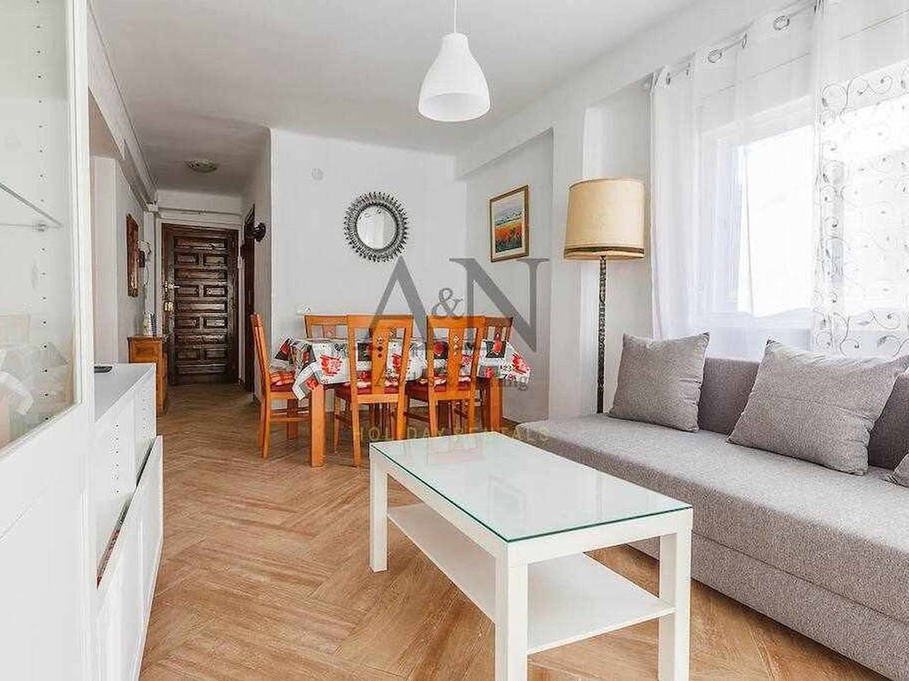 Ganze Wohnung, Wohnung in Torre del Mar mit Klimaanlage und Pool in Playa de Torre del Mar, Torre del Mar