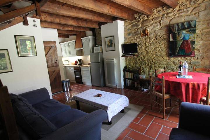 Location de vacances pour 4 personnes, avec piscine ainsi que jardin et vue, adapté aux familles à Puybrun - 4