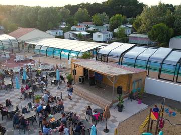 Camping für 4 Personen, mit Pool und Terrasse sowie Whirlpool und Balkon/Terrasse im Loire-Tal