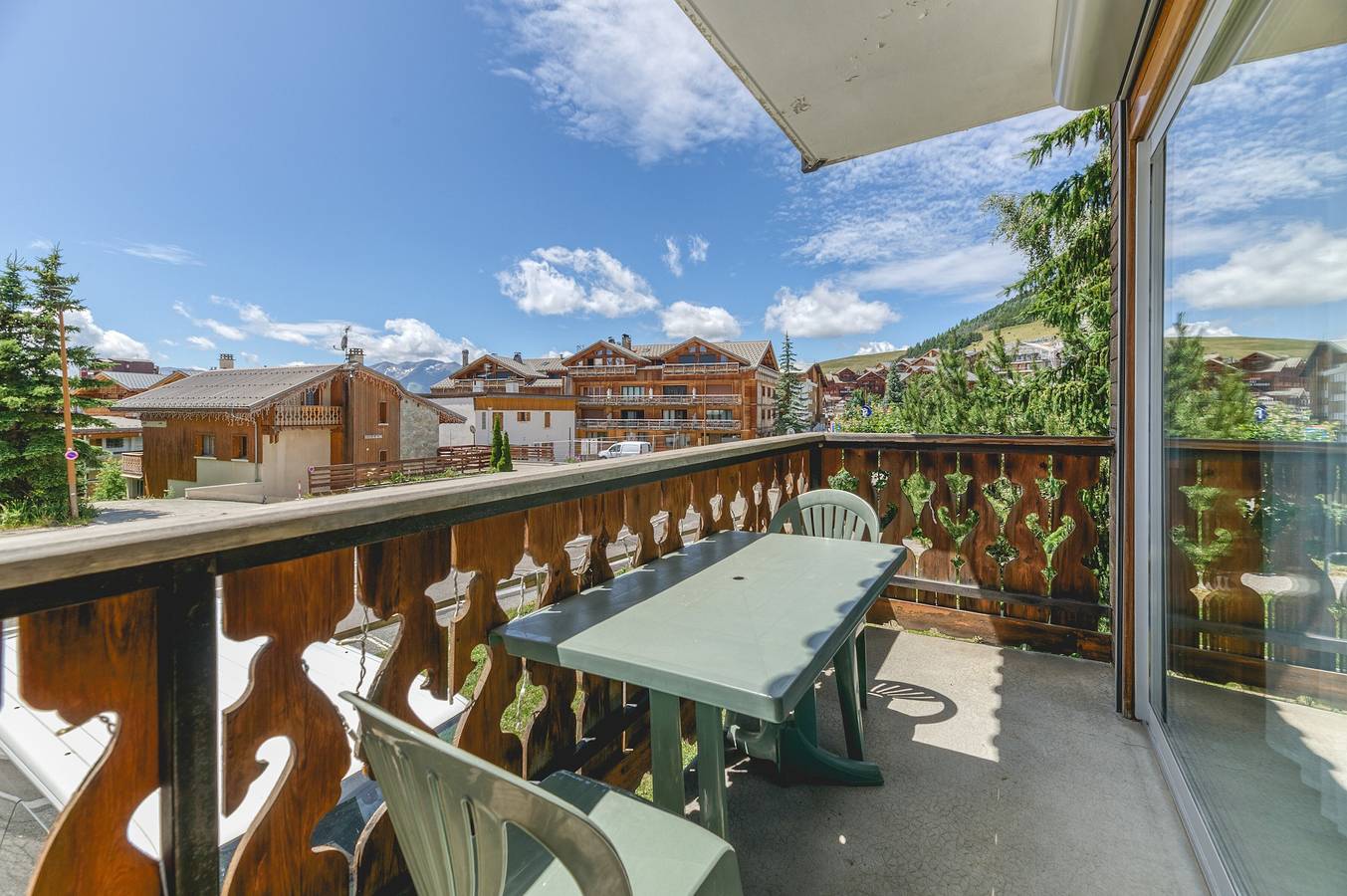 Appartement entier, Appartement 'Crocus 3 45m2' avec balcon et Wi-Fi in Huez, Parc national des Écrins
