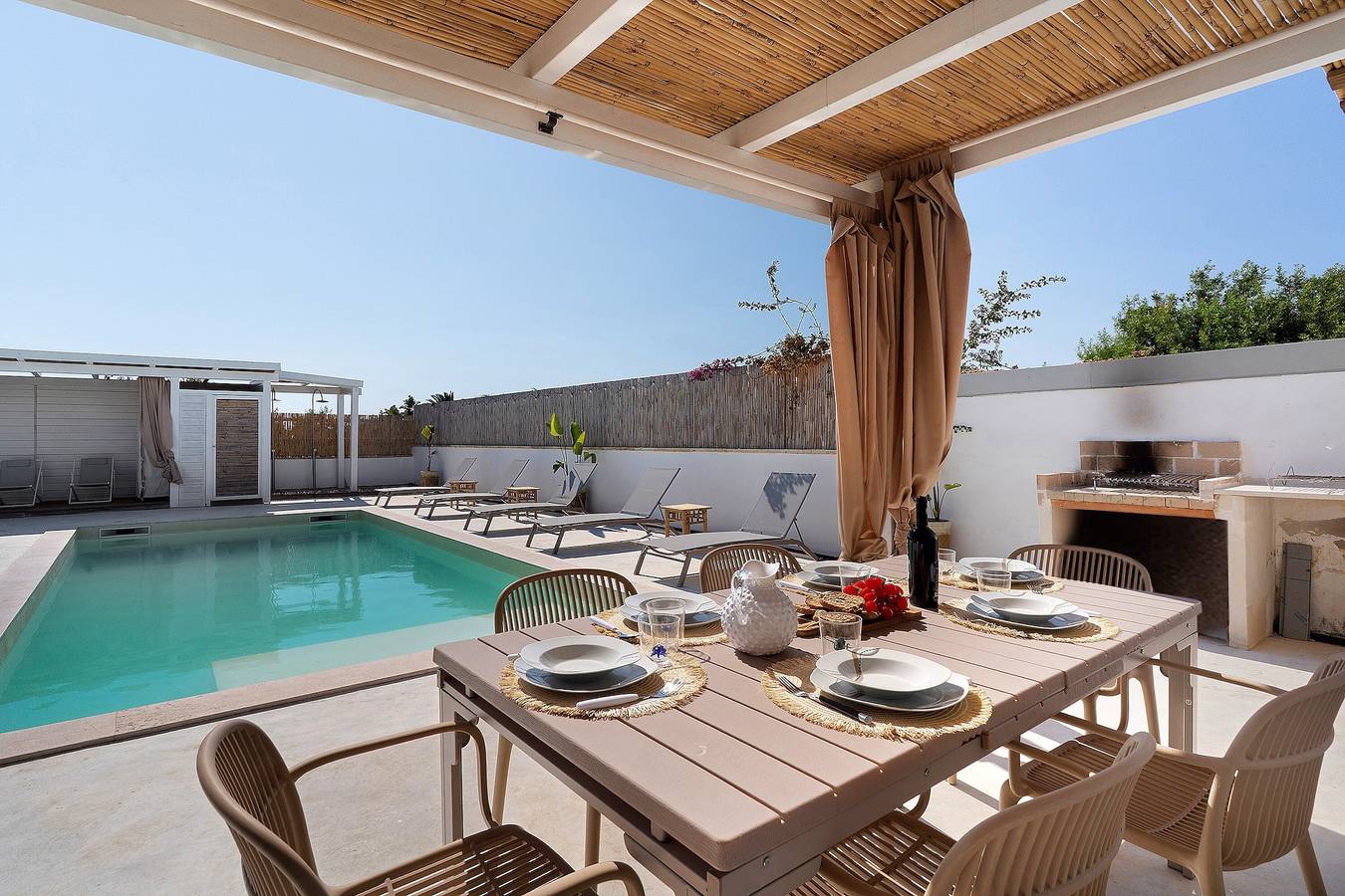 Villa 'Azzurra' con Piscina Privata, Wi-Fi e Aria Condizionata in Racale, Golfo di Taranto