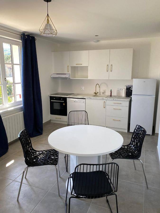 Gîte pour 4 personnes, avec Balcon ainsi que Terrasse et Jardin à Fuissé