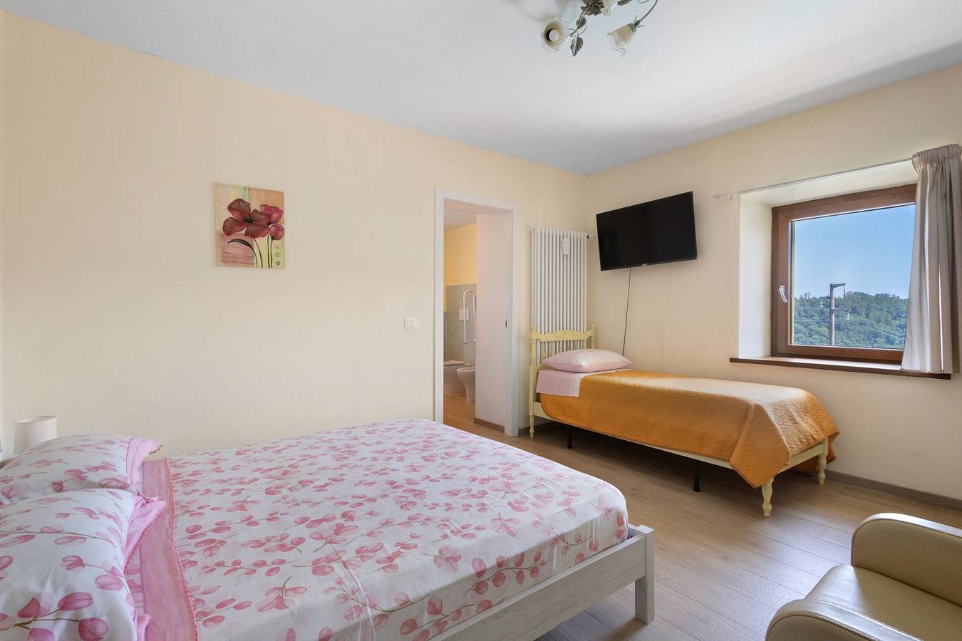 Maison de vacances « Stanza Comodità Piano Terra » avec vue montagne, piscine et jardin partagés in Pontremoli, Val di Magra