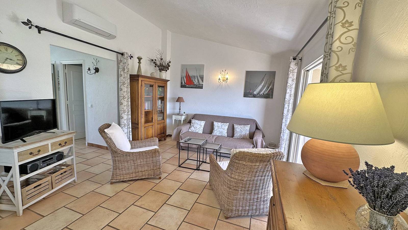 Entire holiday apartment, Apartment for 4 people – Air conditioning – Swimming pool and tennis residence – Wifi - Sainte Maxime – Rated 3* in Sainte-Maxime, Mediterranean Coast (France)