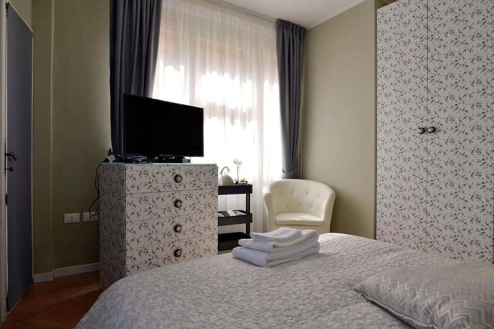 Room & Breakfast Canalino 21: Double Room  in Modena, Modena Provinz