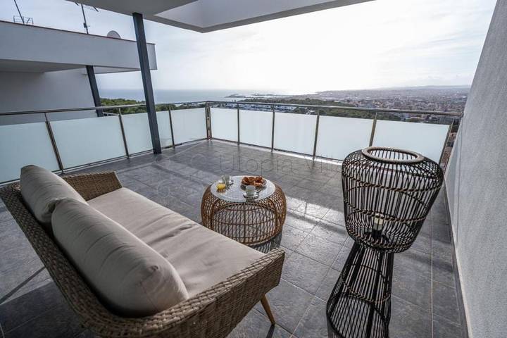 Chalet para 9 personas, con piscina además de jardín y vistas en Provincia de Barcelona