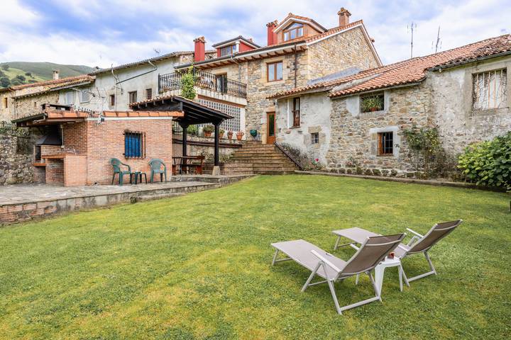 Chalet para 9 personas, con jardín, Se admiten mascotas en Cantabria - 2