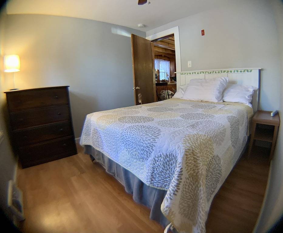 Waterfront camp on quiet part of Lake Winnisquam, dog-friendly, w/dock in Meredith (NH), Lake Winnipesaukee