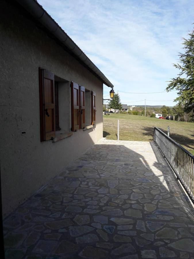 Location de vacances pour 6 personnes, avec vue et terrasse à Saint-André-de-Vézines - 2