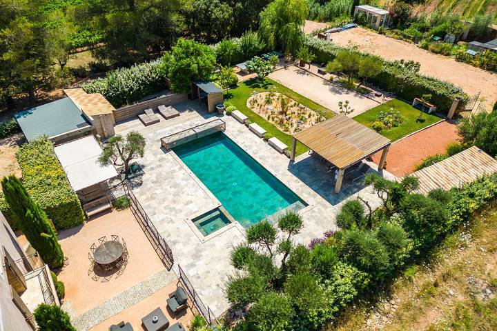 Location de vacances pour 12 personnes, avec terrasse et jardin ainsi que sauna et jacuzzi à Cuers - 4