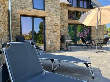 Gîte pour 6 personnes, avec jardin ainsi que jacuzzi et sauna, adapté aux familles dans Maen-Roch