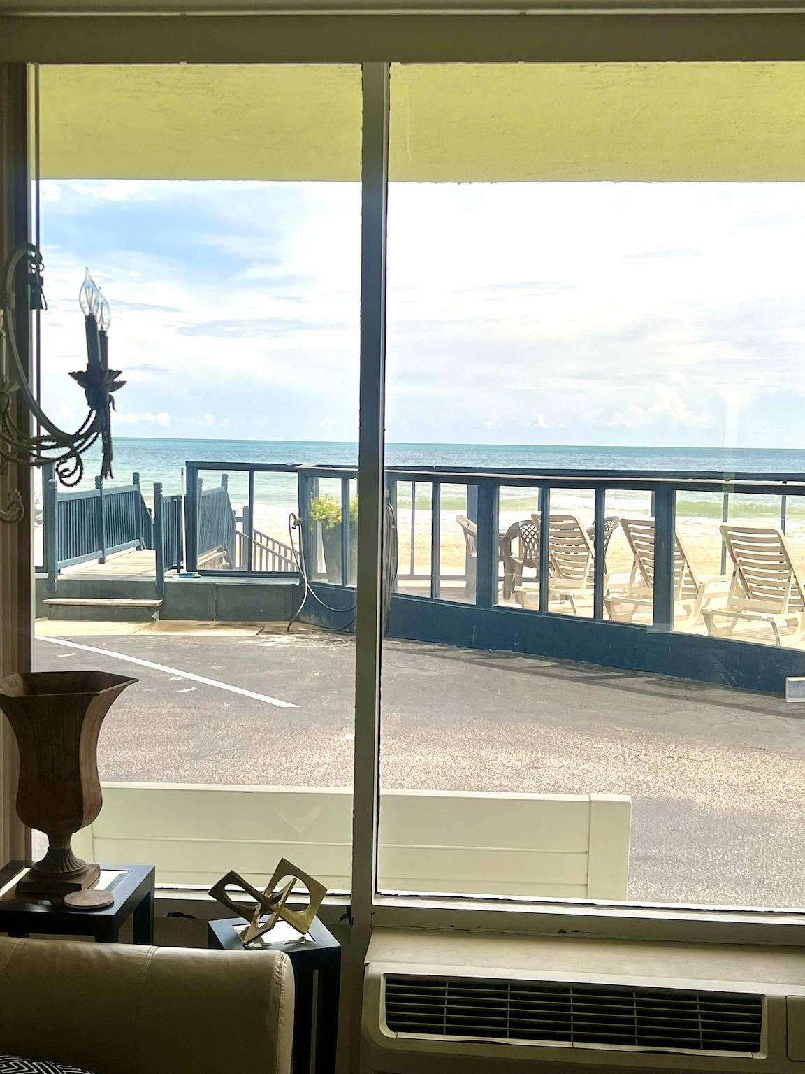 Ganze Wohnung, Ocean Breeze - Ocean Front at Symphony Beach Club in Ormond Beach, Florida