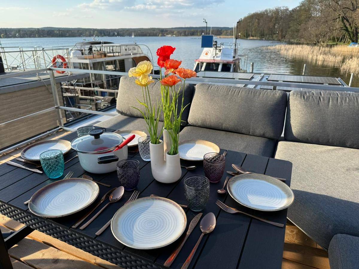 Hausboot Traumzeitboot Helmut - exklusiver Festlieger in perfekter Lage am Scharmützelsee Bad Saarow in Bad Saarow, Dahme-Seengebiet