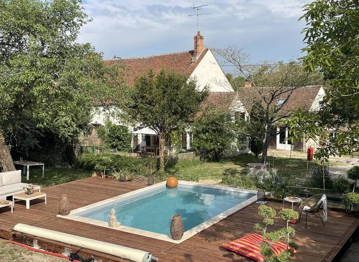 Location de vacances pour 4 personnes, avec jardin ainsi que vue et piscine dans Saint-Hilaire-Saint-Mesmin