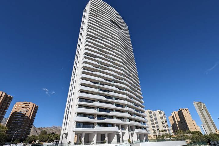 Apartamento de vacaciones para 8 personas, con balcón/terraza además de piscina y balcón en Benidorm