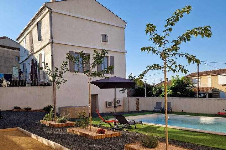 Location de vacances pour 12 personnes, avec terrasse et jardin à Quarante