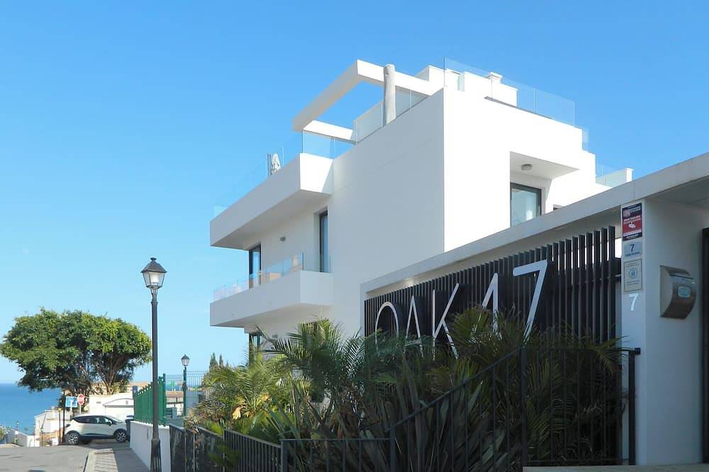 White House : Charming & spacious Villa, Big terrace with sea & mountain views . in Myramar, Fuengirola