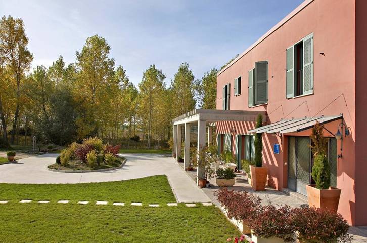 Hôtel pour 2 personnes, avec Terrasse et Jardin ainsi que Piscine et Vue à Hornillos del Camino