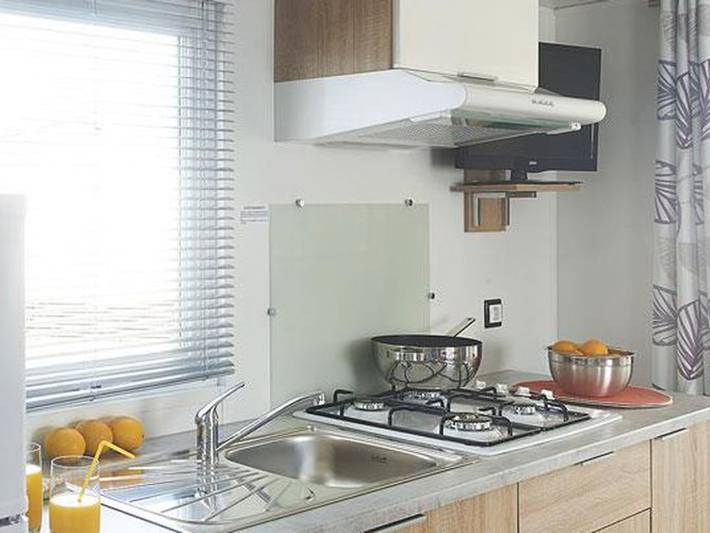 Mobil home pour 6 personnes, avec terrasse et piscine