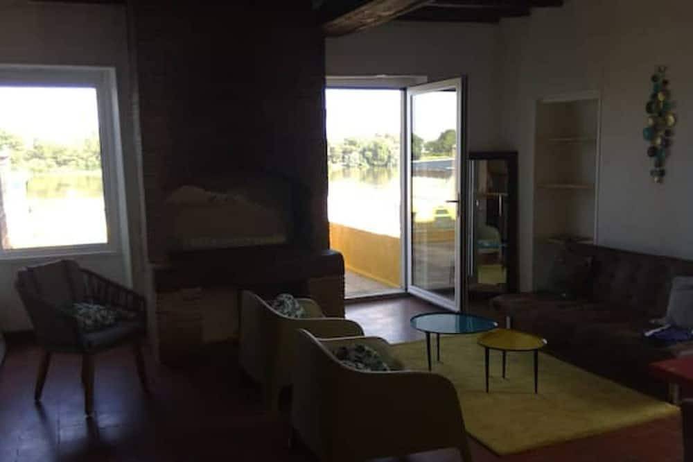 Apartamento entero, Apartment terrace Loire view in Bouchemaine, Angers region