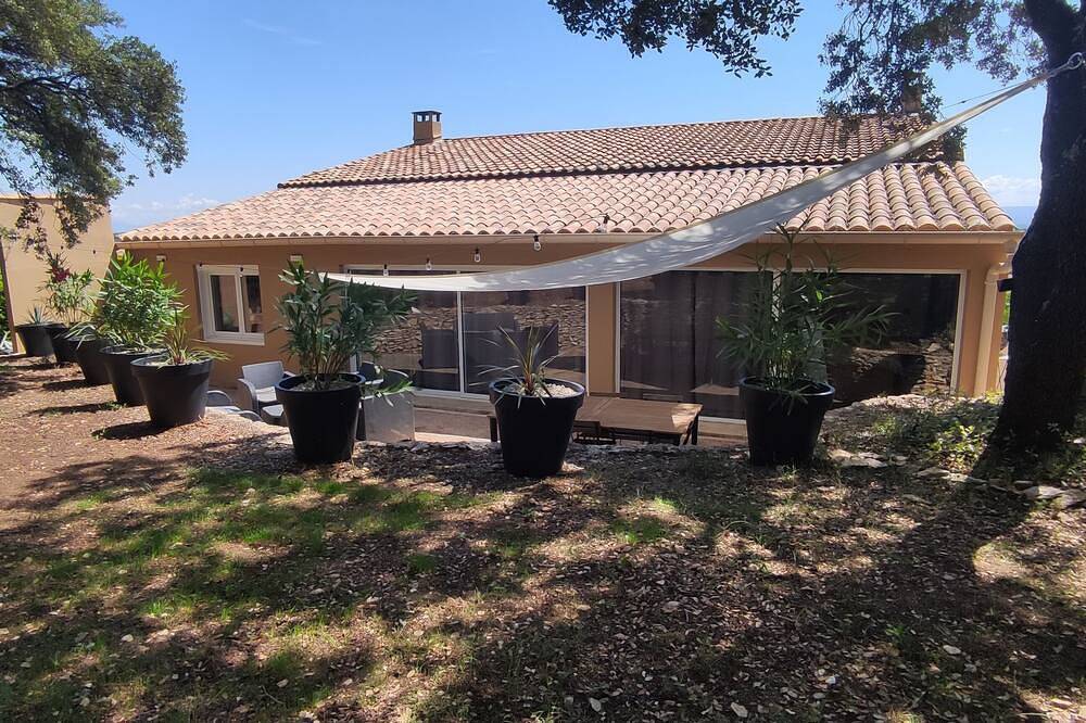 Petit Havre de Paix Avec Spa aux Portes D'avignon in Villeneuve-lès-Avignon, Region de Nimes