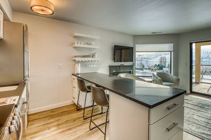 Gîte pour 4 personnes, avec balcon ainsi que jacuzzi et piscine à Chelan - 2