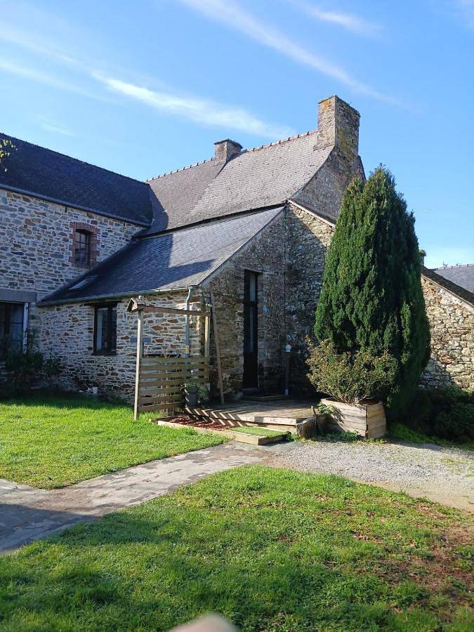 Location de vacances pour 4 personnes, avec Terrasse et Jardin à Peillac