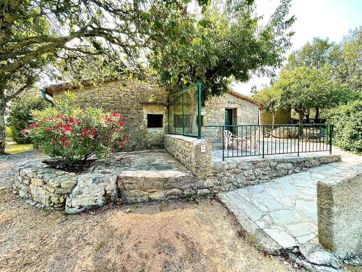 Village vacances pour 7 personnes, avec jardin, animaux acceptés dans le Sud de la France