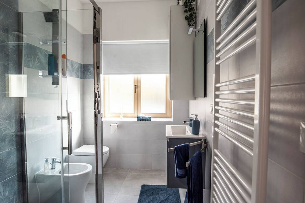 Appartamento intero, Modern apartment with Ac, Wifi and garden – Sleeps 4 near Muggia and Slovenia in Muggia, Carso