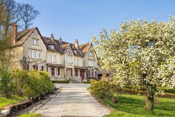 Schloss für 12 Personen, mit Garten und Pool - 1
