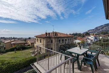 Ferienwohnung für 6 Personen, mit Ausblick und Seeblick sowie Balkon in Garda