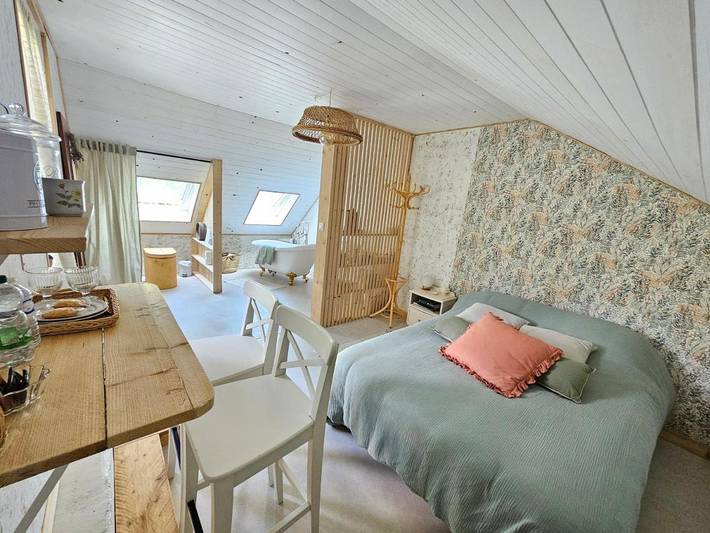 Gîte pour 2 personnes, avec jardin ainsi que vue et terrasse, animaux acceptés à Fierville-les-Mines - 4