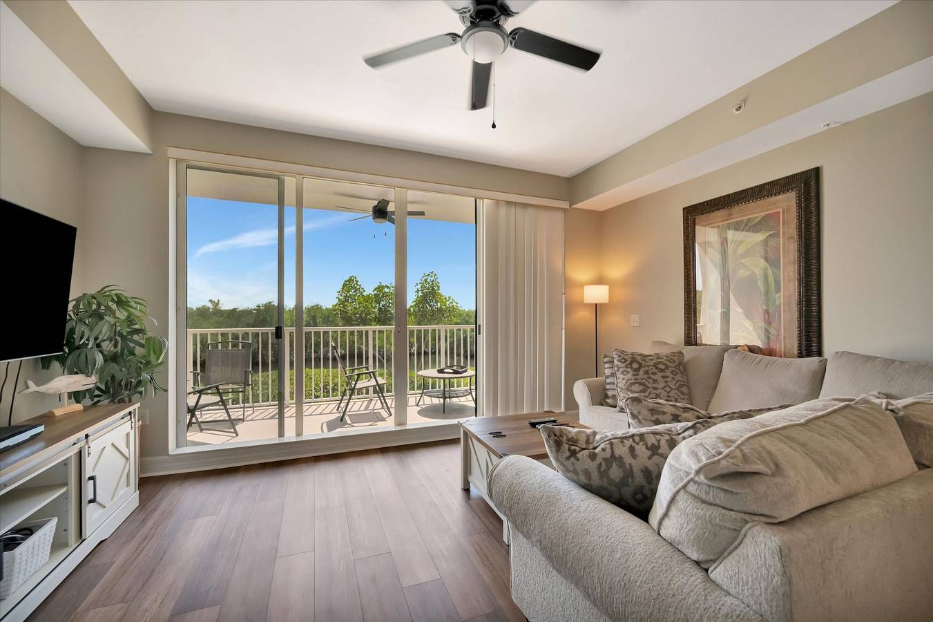 Apartamento entero, Mangrove View 2Br - Pool  Hot Tub   Gym Access in Tampa Bay