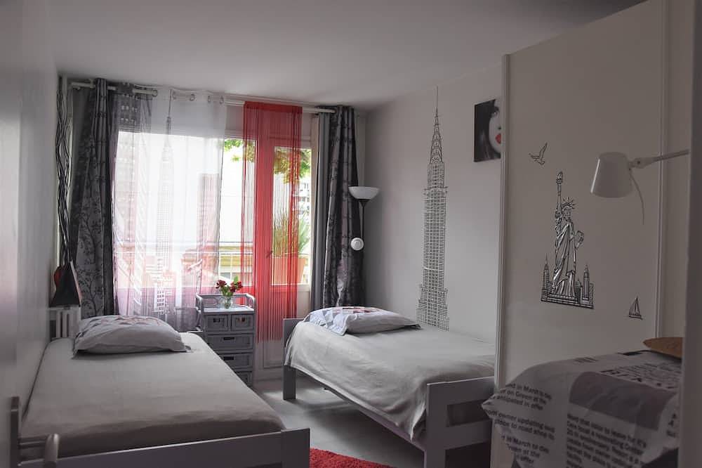 Appartement entier, Appartement lumineux parking gratuit proche bois  Château Lac Paris Disney métro in Vincennes, Val-de-Marne
