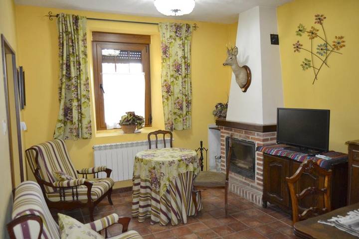 Casa rural para 9 personas, con jardín y balcón en Saldaña-Valdavia - 2