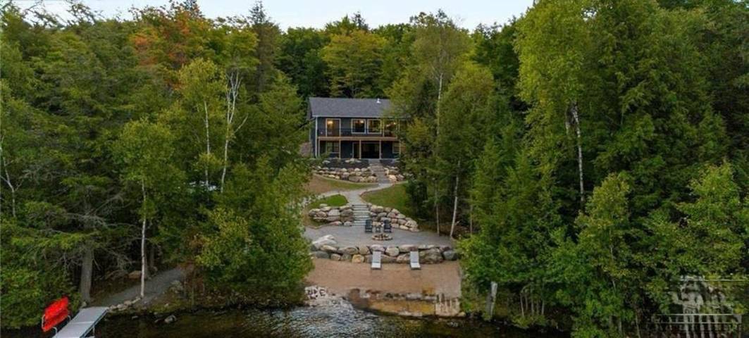 Villa pour 12 personnes, avec sauna ainsi que vue sur le lac et jardin, animaux acceptés dans Canada