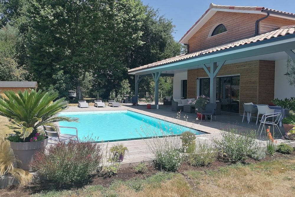 Contemporary house, quiet, with comfortable swimming pool 4 bedrooms in Le Teich, Région d'Arcachon