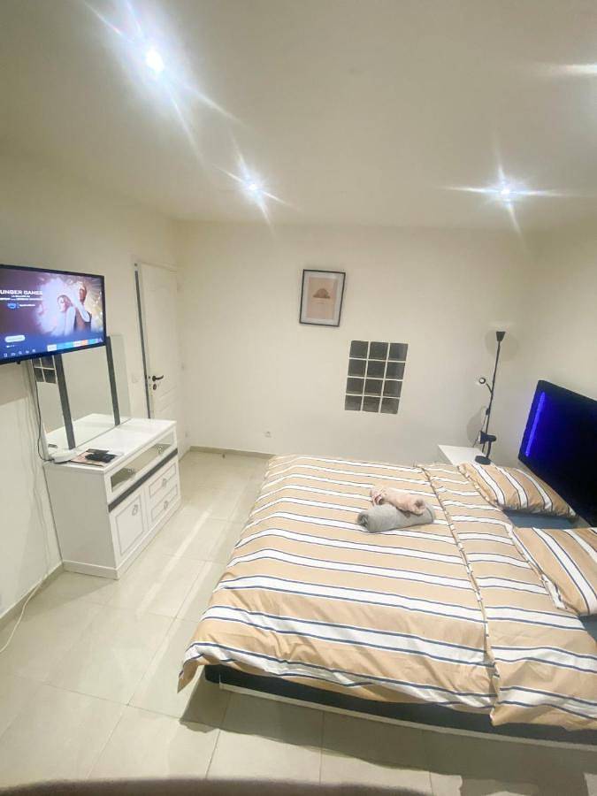 Gîte pour 2 personnes, avec jardin et terrasse dans Arnouville Les Gonesse