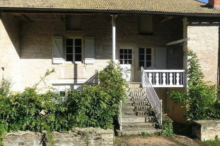 Location de vacances pour 4 personnes, avec terrasse à Chissey-lès-Mâcon