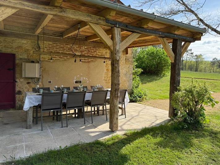 Location de vacances pour 8 personnes, avec piscine ainsi que jardin et vue à Soturac