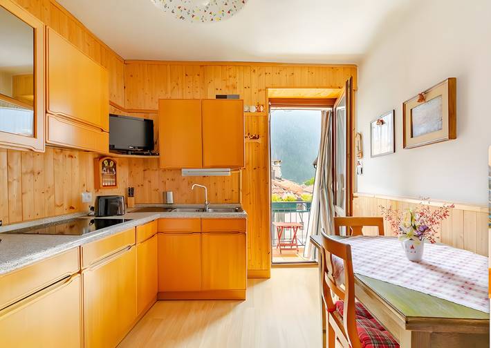 Ganze Wohnung, Apartment 'Fiore dell'Alpe' mit privatem Garten, Balkon und Wlan in Javrè, Porte di Rendena