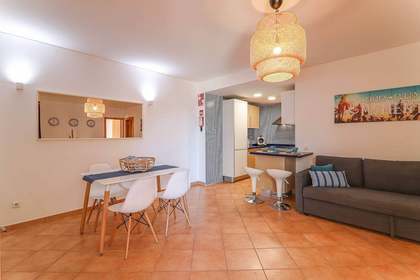 Apartamento inteiro, Apartamento 'Olival Beach' com Vista Mar, Piscina Partilhada e Wi-Fi in Armação de Pêra (costa), Armação de Pêra