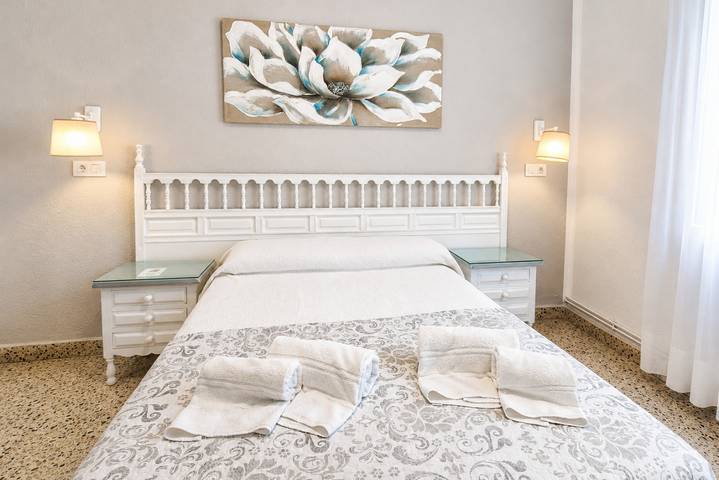 Ganze Wohnung, C27D02 Matrimonial premium Hostería El Capricho in Piélagos, Kantabrische Küste