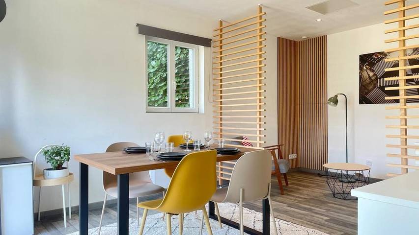 Location de vacances pour 4 personnes, avec terrasse et jardin dans Mézériat