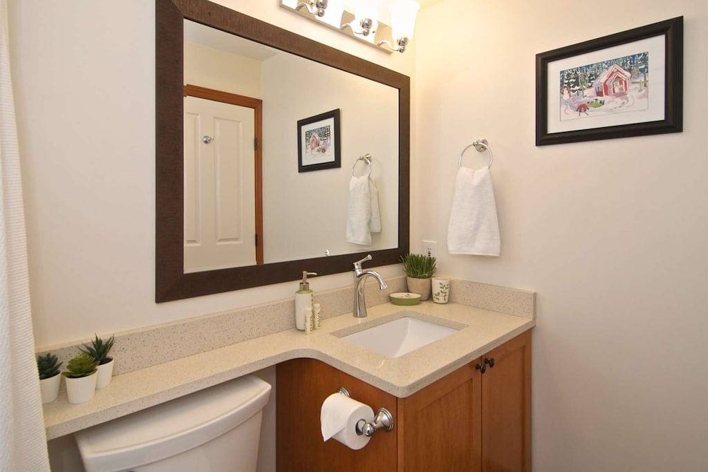 Brandneue Auflistung - Glacier Erreichen Sie Schönheit mit privatem Whirlpool, gegenüber von Village! in Whistler, Whistler Blackcomb