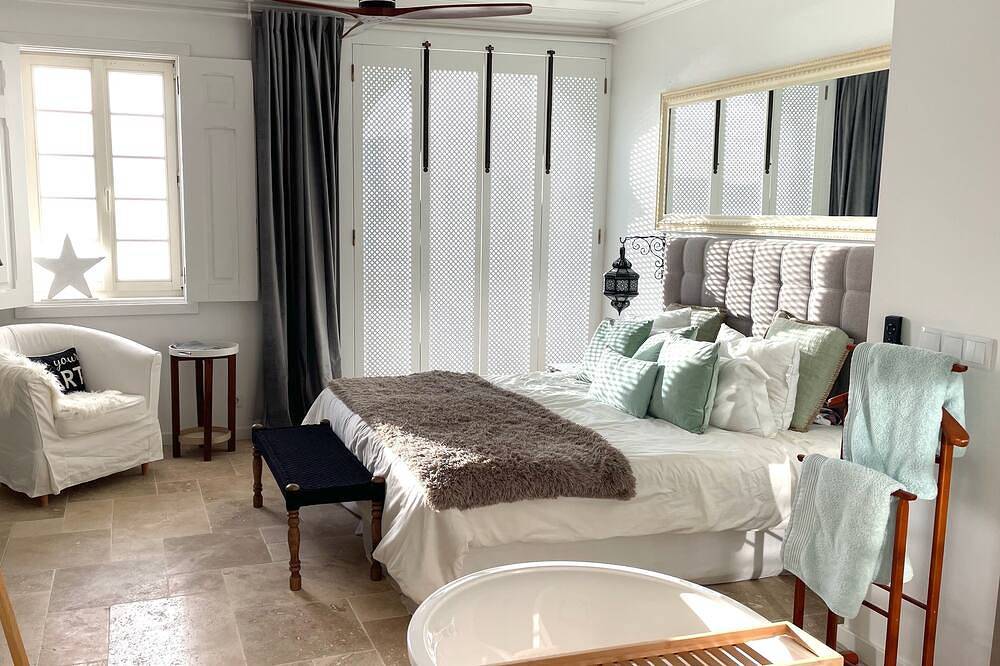 New - Unique - Romantic holiday villa directly on the sea - with beach access in Praia do Vau, Portimão